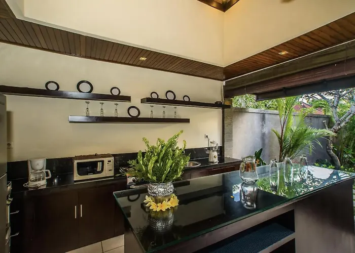 Md 3 Bedroom, Sunny Pool In Eat St Location Seminyak