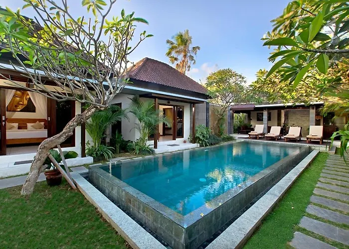 Md 3 Bedroom, Sunny Pool In Eat St Location Villa Seminyak