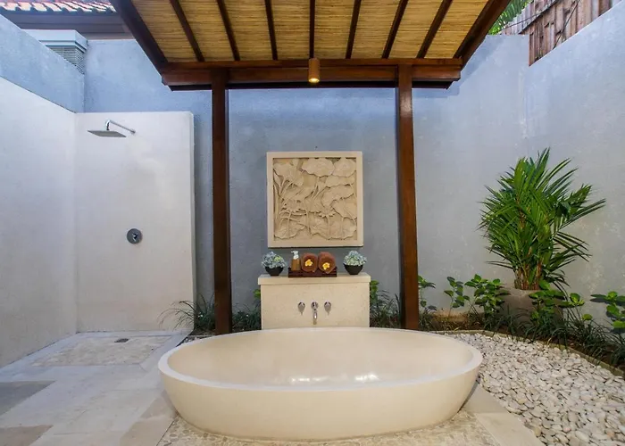 Md 3 Bedroom, Sunny Pool In Eat St Location Villa Seminyak